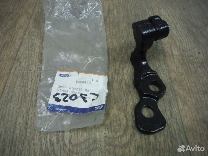 Петля двери перед. правой ниж. ford Focus 2 2007