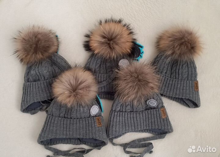 Новая шапка с натуральным помпоном. Остались серые