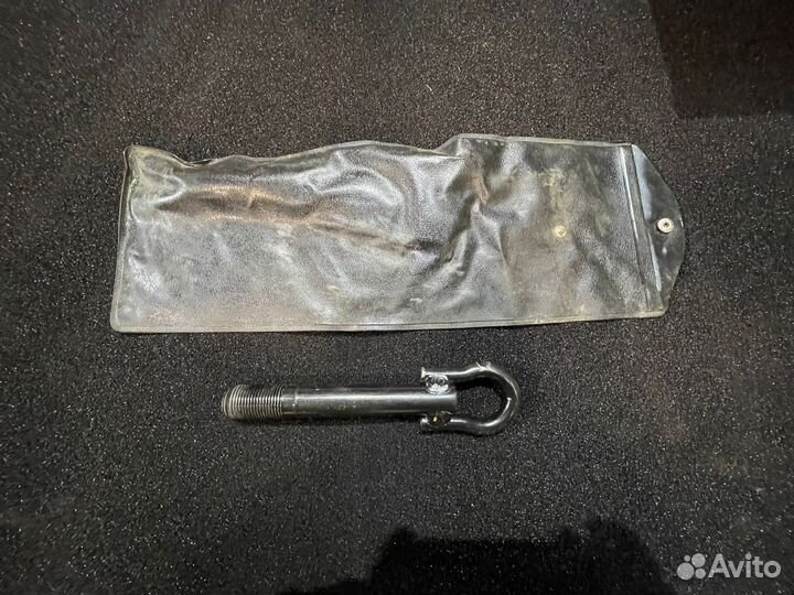 Буксировочный крюк Toyota Yaris \ Vitz \ Belta