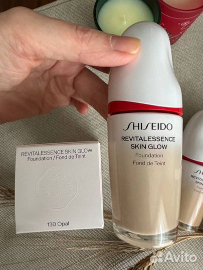 Тональный крем Shiseido Revitalessence Skin Glow