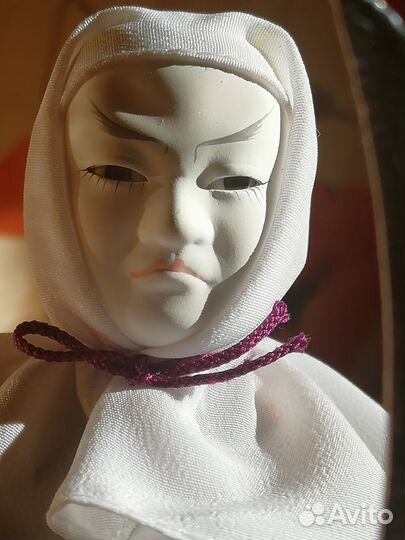 Сувениры из разных стран -кукла япония