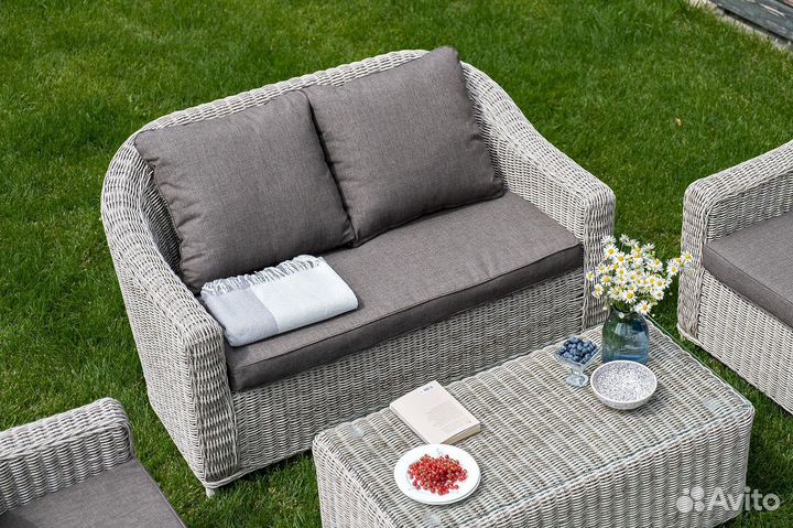 Диван двухместный садовый