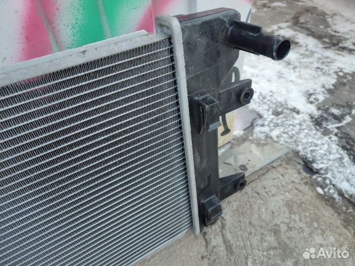 Радиатор охлаждения двигателя передний Nissan Leaf
