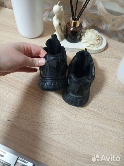 Кроссовки детские 22 размер