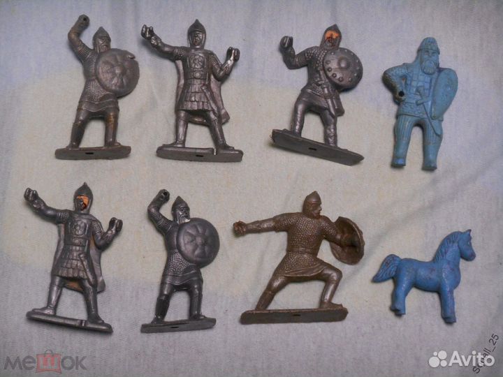 Игрушки солдатики самолеты колобок разные