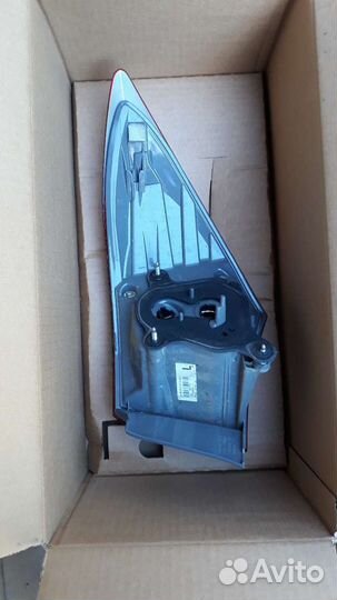 Продам оригинальные задние фары toyota corollа