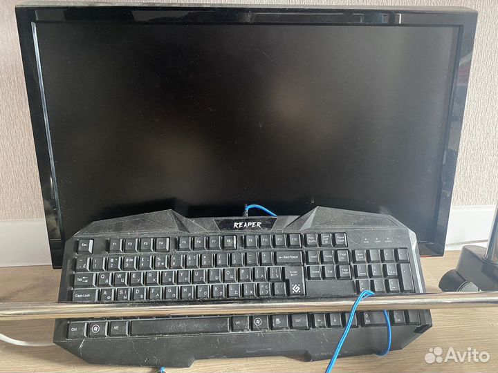 Монитор и клавиатура