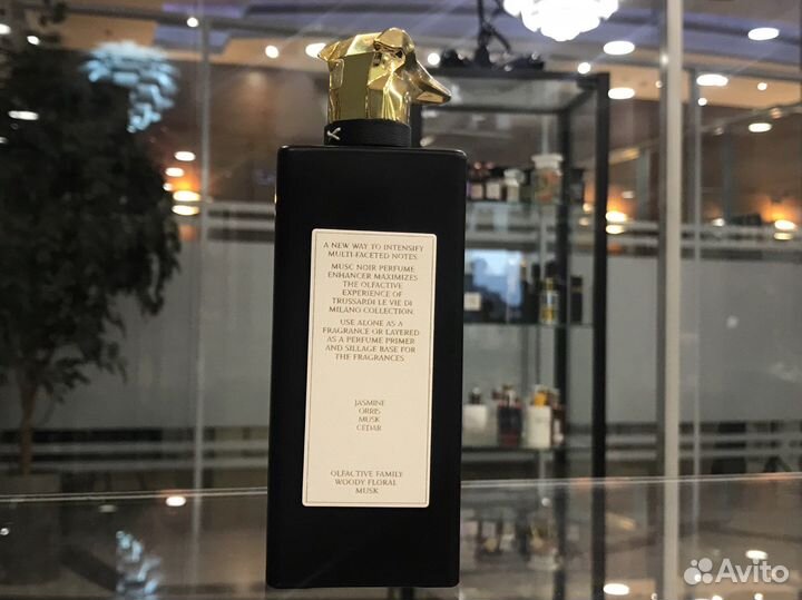 Отливант Trussardi Le Vie De Milano Musk Noir