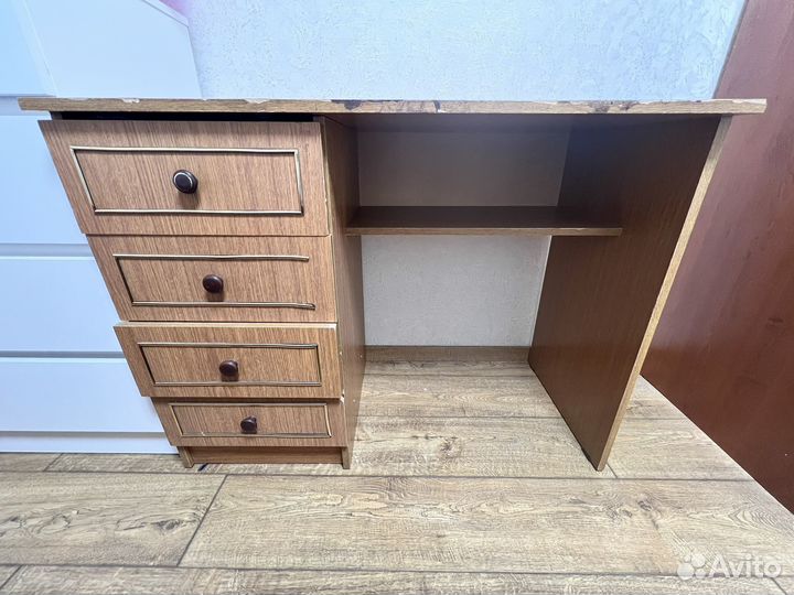 Письменный стол