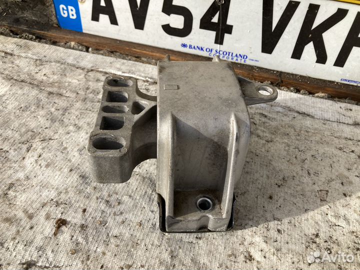 Опора двигателя левая VW Golf 4, Skoda Octavia