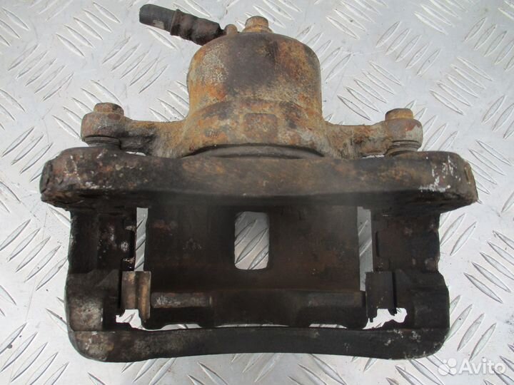 Суппорт передний левый Hyundai Sonata 3 2.0 1996г