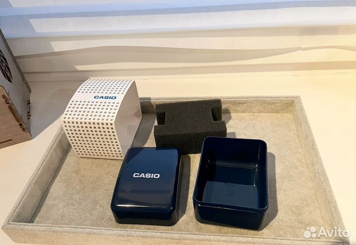 Б/у пластиковая коробка от часов