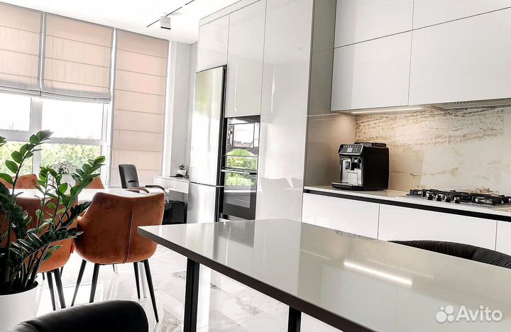 Кухня в потолок