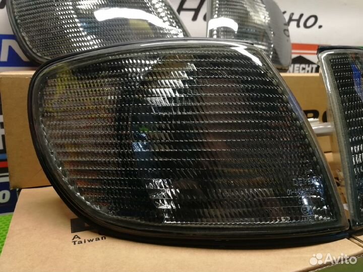 Темные передние поворотники Ауди 100 С4