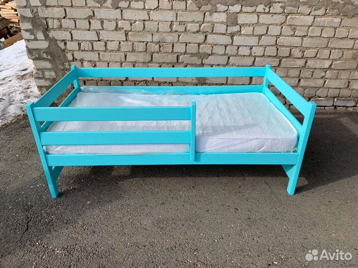 Кровать из массива дерева