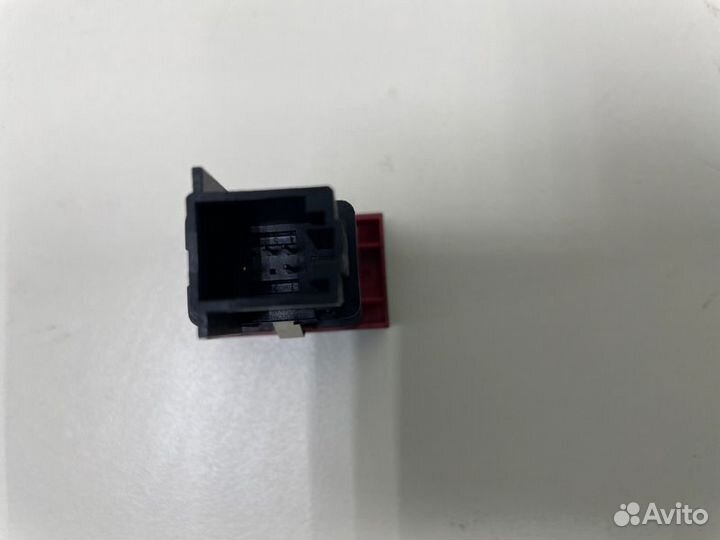 Кнопка аварийной сигнализации Volkswagen Polo cwvb