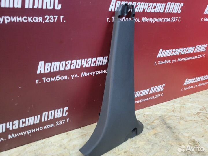 Обшивка средней стойки правая Renault Logan