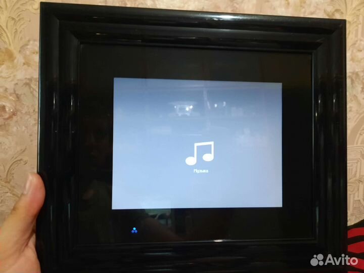 Цифровая фоторамка Toshiba Gigaframe Q81