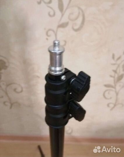 Тринога штатив