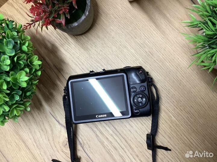 Canon EOS M