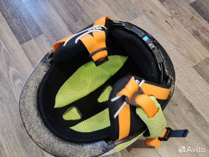 Горнолыжный шлем uvex