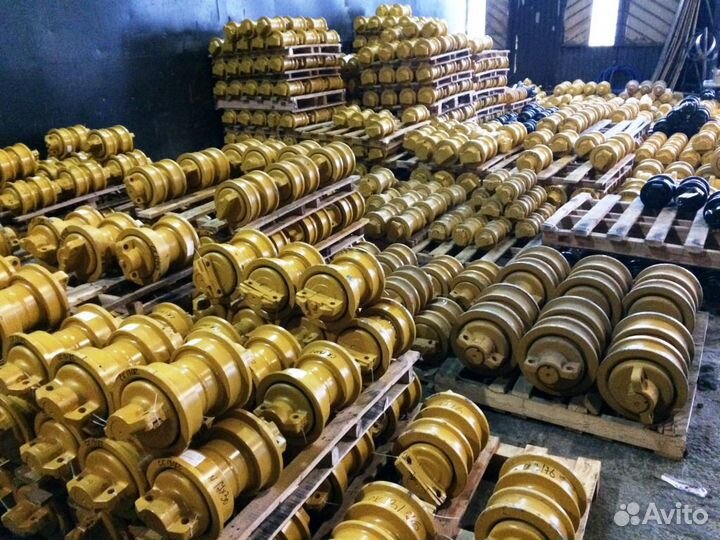 Каток опорный двубортный 14X-30-00090 для D65