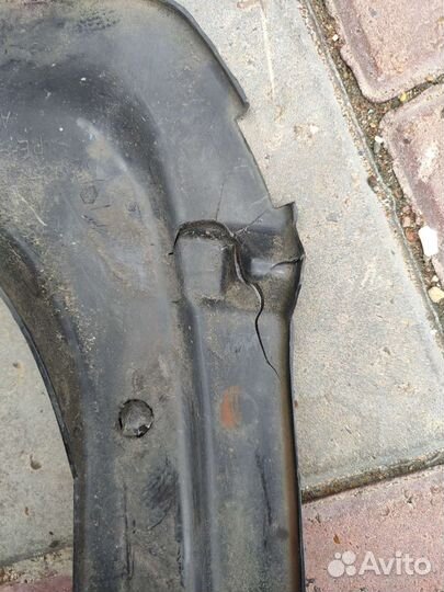 Подкрылок задний левый toyota Caldina