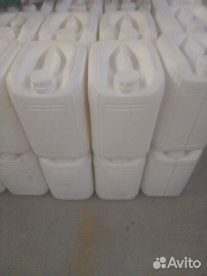 Канистра пластиковая 20 литров хорошее состояние