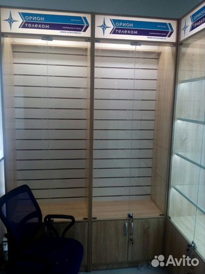 Витрины шкафы с дверками и подсветкой