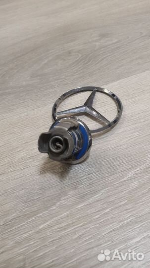 Эмблема mercedes-benz A2218800086