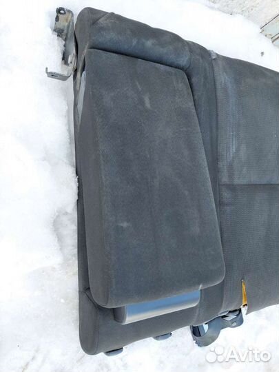 Сиденья задние комплект Тойота Авенсис 2