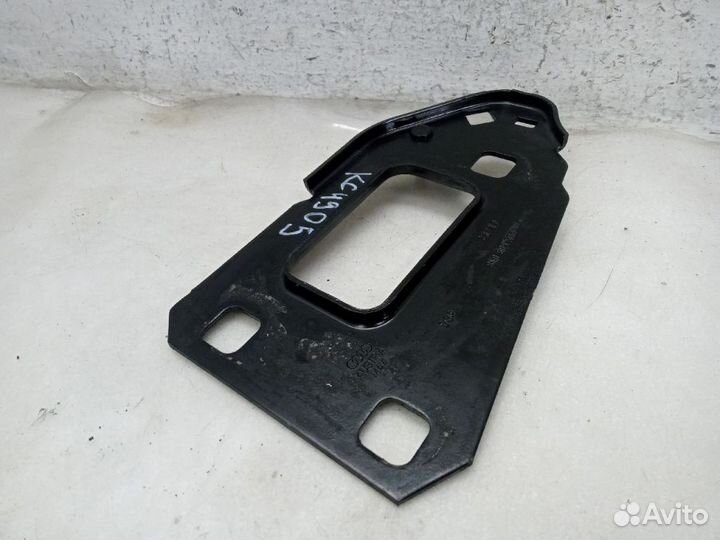 Пластина крепежная audi A4 B8 Правая