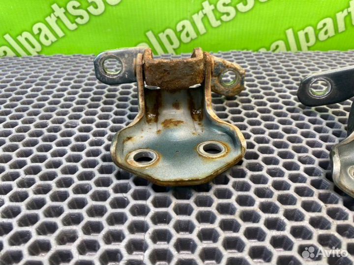 Петли дверей передние левые Mazda Mpv LW5W GY-DE