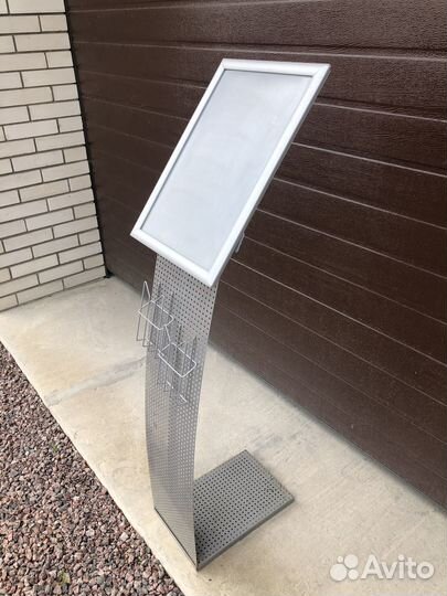 Рекламная стойка парус