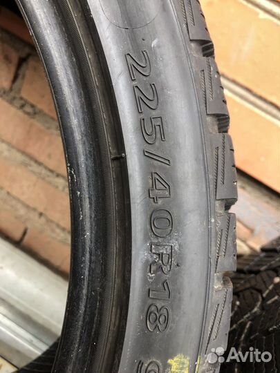 Minerva Eco Stud 225/40 R18