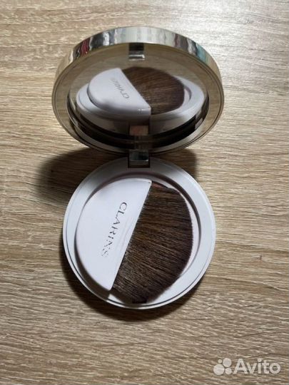 Румяна clarins benefit