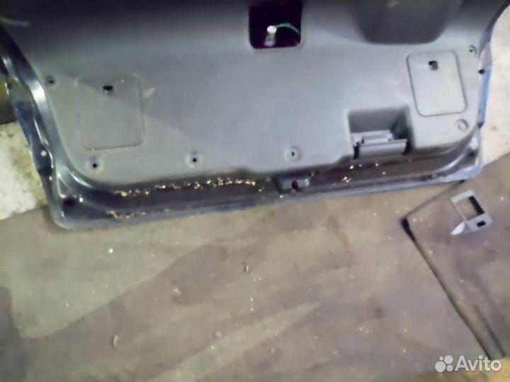 Дверь багажника Mazda 626