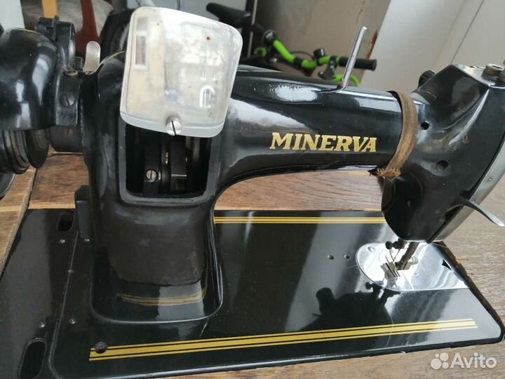 Швейная машина Minerva со станиной