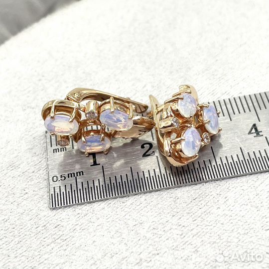 Новые золотые серьги с опаловым стеклом 585 пробы