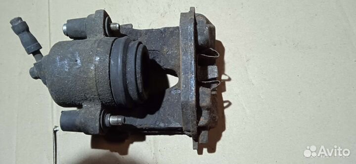 Суппорт передний правый Golf 4, Octavia 1