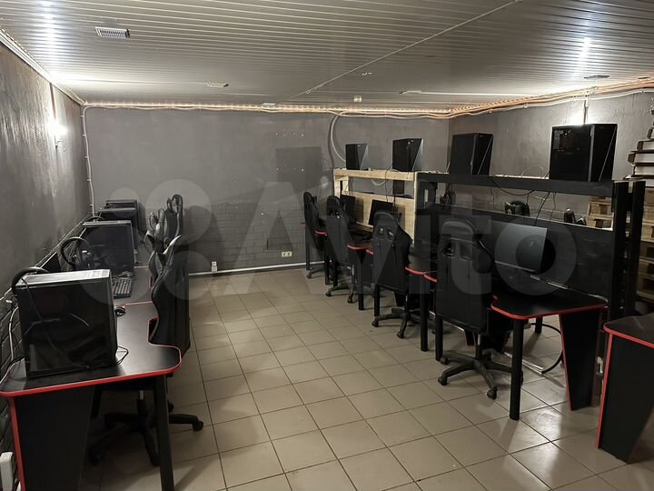 Помещение на красной линии (93,6 м2)