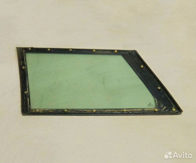 Стекло кузовное правое VW Passat B3 универсал