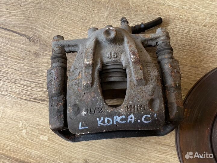 Opel corsa c передний левый суппорт