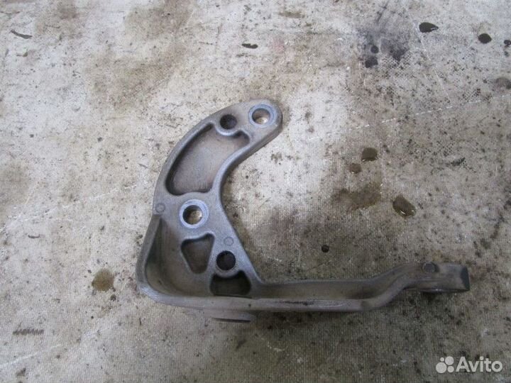 Кронштейн кпп Renault Duster 2012 (крепления разда