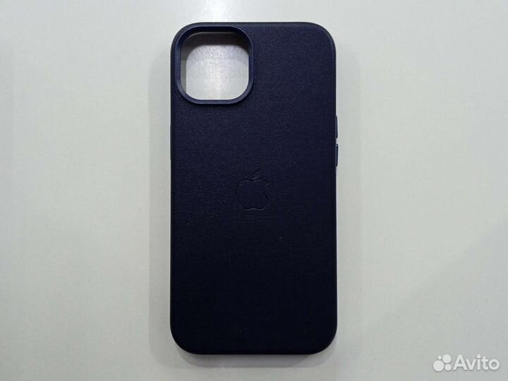 Кожаный чехол на iPhone 14 Пурпурного цвета