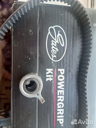 Комплект ремня грм + ролик Gates KP25535XS, новый