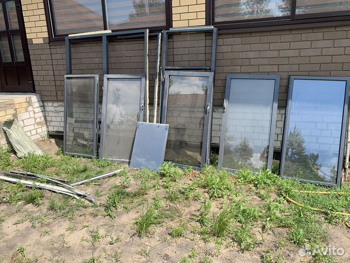 Продам балконную остекленную рамму серого цвета