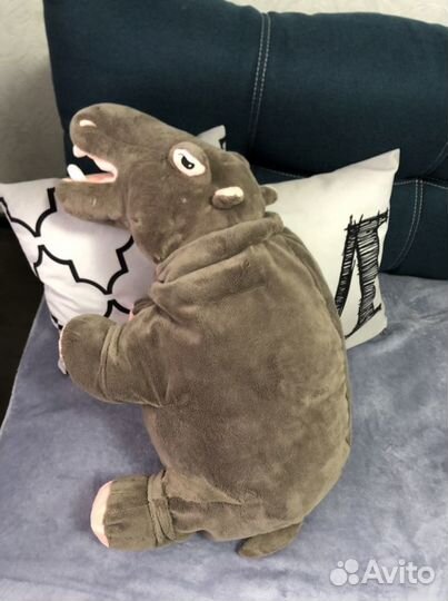 Большая мягкая игрушка бегемот