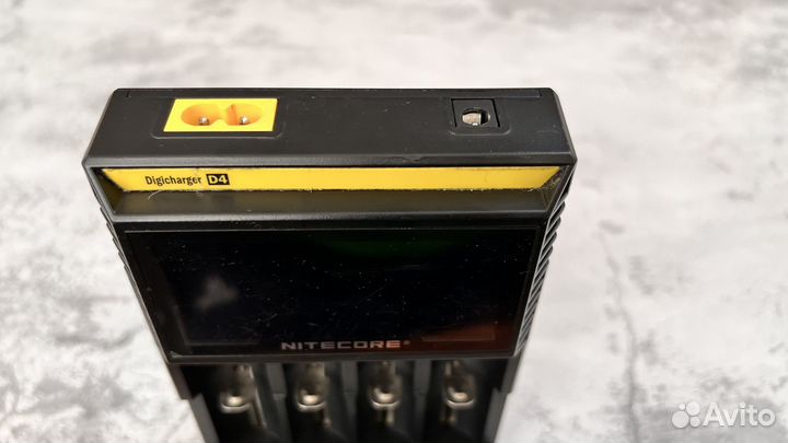Зарядное устройство nitecore D4