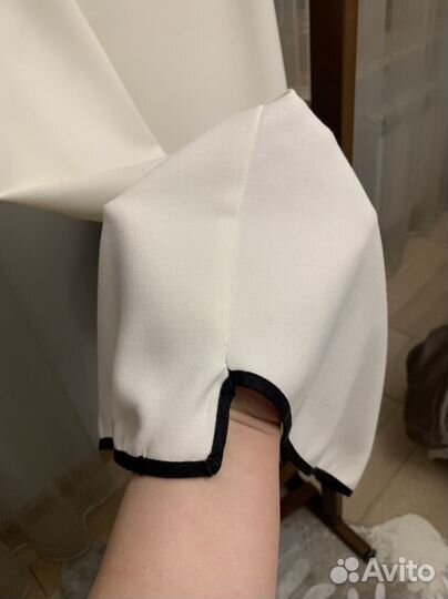 Платье белое из плотной ткани не просвечивает